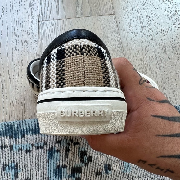 Burberry slip on size 5 - Picture 4 of 9